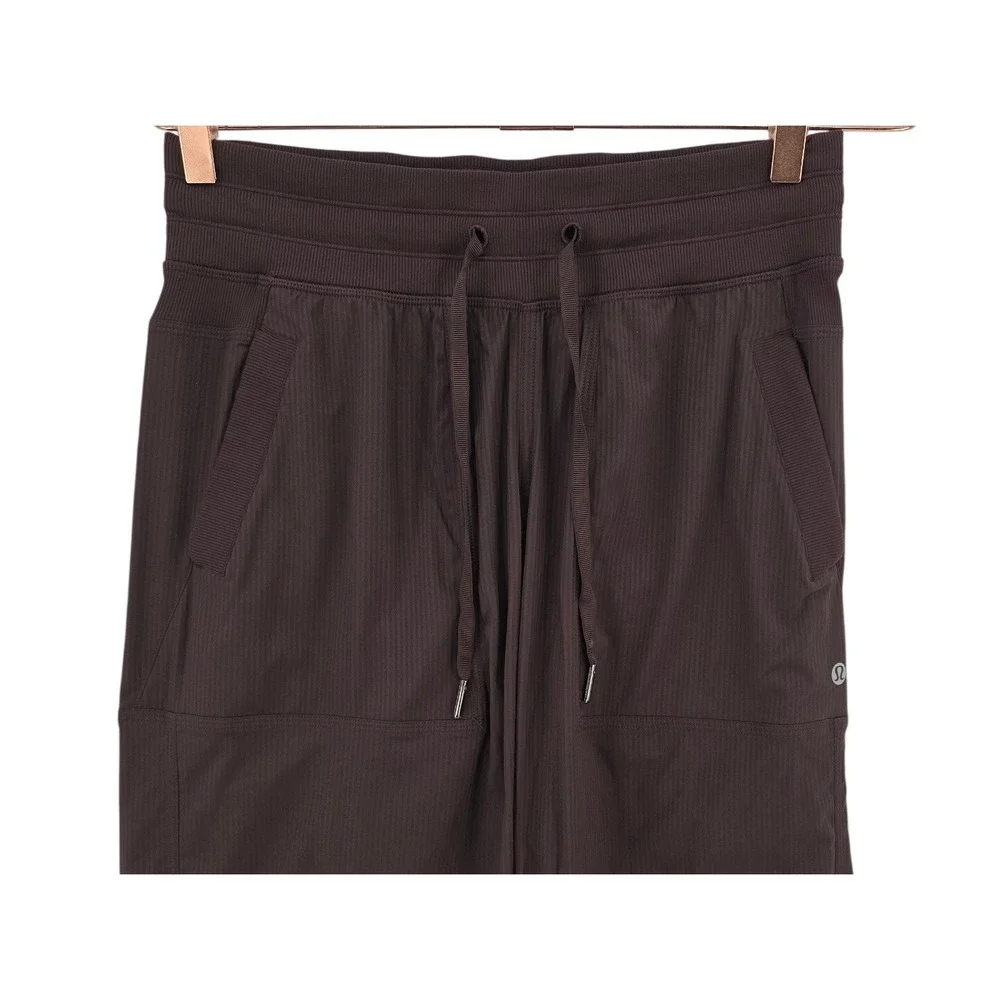 Lululemon Womens 6 Espresso Dance Studio Mid-Rise Pant Short